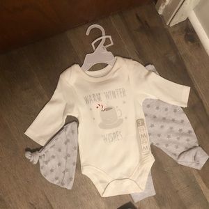 Infant onesie, pants and hat set (New)